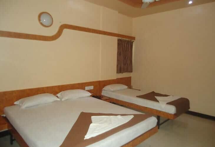 Hotel Adarsh Deluxe Lodge, Kolhapur 1